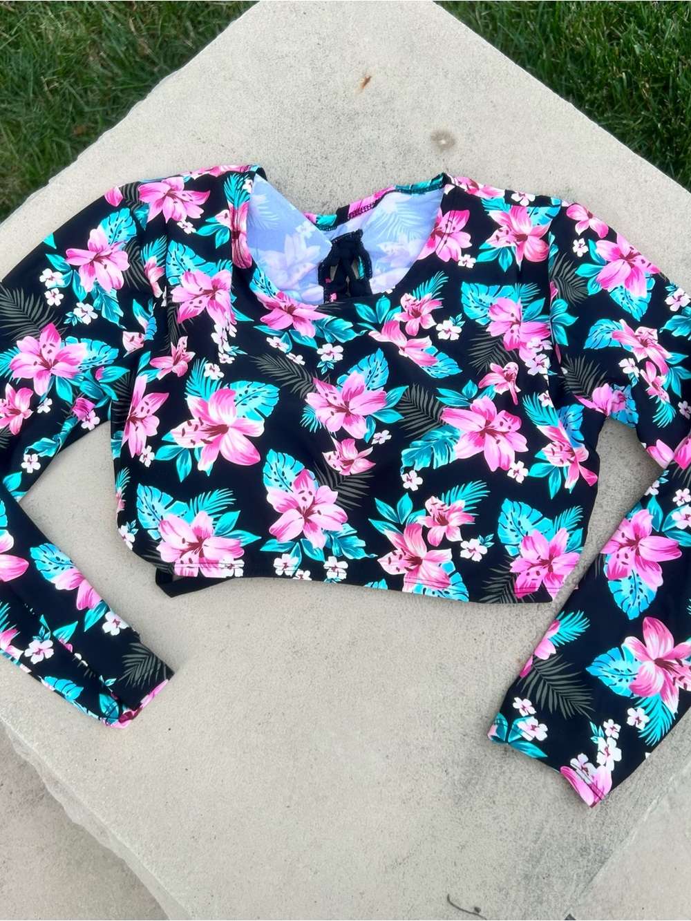 Isabela's Tropical Floral Long Sleeve Crop Swim Top Women’s Medium